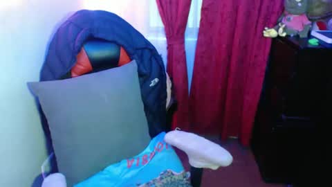scarleth    follow mee 3 kis online show from 02-14-25, 10:49