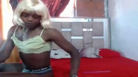 Snapshot of britannyts1 chatting on 11-11-25, 09:48 britannyts1 online show from 11-11-25, 09:48