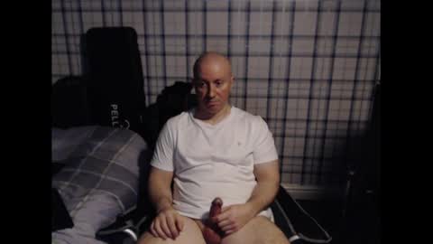 Snapshot of britguy_uk chatting on 12-26-24, 03:59 Lemee Joinyuu online show from 12-26-24, 03:59