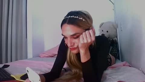 Britney online show from 11-24-25, 08:41