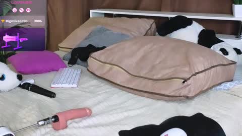 Britney online show from 02-27-25, 03:25