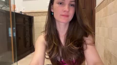 Snapshot of britneyyyxx chatting on 12-18-25, 01:11 britneyyyxx online show from 12-18-25, 01:11