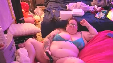 Snapshot of brookenicole3 chatting on 02-15-26, 07:51 Madam Brooke online show from 02-15-26, 07:51