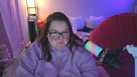 Snapshot of brookenicole3 chatting on 02-18-26, 01:18 Madam Brooke online show from 02-18-26, 01:18