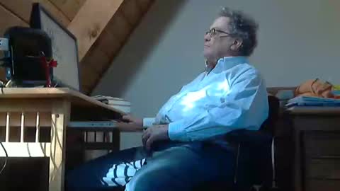 Snapshot of brubar chatting on 10-06-25, 08:28 brubar online show from 10-06-25, 08:28