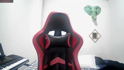 Snapshot of bruce_1111 chatting on 10-27-25, 08:24 bruce_1111 online show from 10-27-25, 08:24