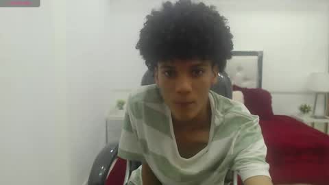 Snapshot of bruce_twink chatting on 02-19-25, 12:44 B R U C E T W I N K online show from 02-19-25, 12:44