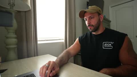 Snapshot of brucestryker chatting on 10-19-25, 07:47 onlyfans BRUCESTRYKER online show from 10-19-25, 07:47