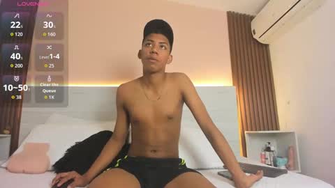 Snapshot of brunette__boy chatting on 09-10-25, 03:28 Luis online show from 09-10-25, 03:28