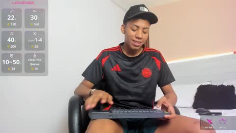 Snapshot of brunette__boy chatting on 09-10-25, 11:49 Luis online show from 09-10-25, 11:49