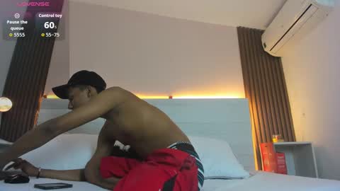 Snapshot of brunette__boy chatting on 09-12-25, 03:28 Luis online show from 09-12-25, 03:28