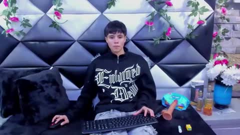 Snapshot of bruno_cruz chatting on 10-23-25, 02:11 Bruno Cruz online show from 10-23-25, 02:11