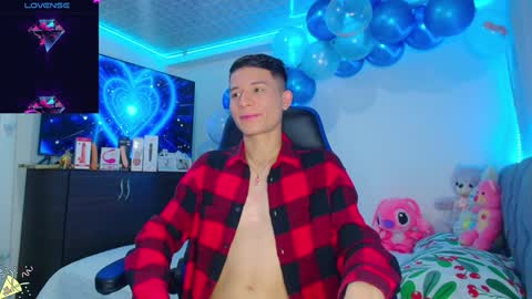 Snapshot of bryam_hot chatting on 01-17-25, 12:53 BRYAM INDEPENDENT MODEL online show from 01-17-25, 12:53