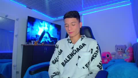Snapshot of bryam_hot chatting on 01-24-25, 01:13 BRYAM INDEPENDENT MODEL online show from 01-24-25, 01:13