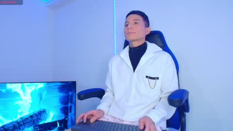 Snapshot of bryam_hot chatting on 02-01-25, 03:30 BRYAM INDEPENDENT MODEL online show from 02-01-25, 03:30
