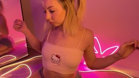 Snapshot of bubble__cum chatting on 11-30-25, 09:08 Melissa online show from 11-30-25, 09:08