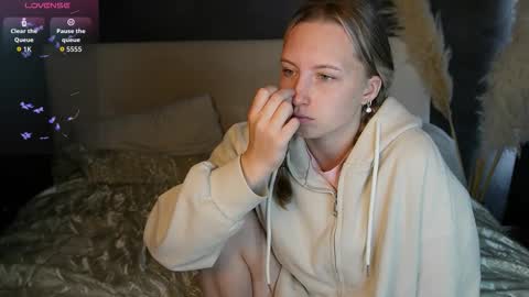 Sabrina  online show from 10-12-25, 04:11