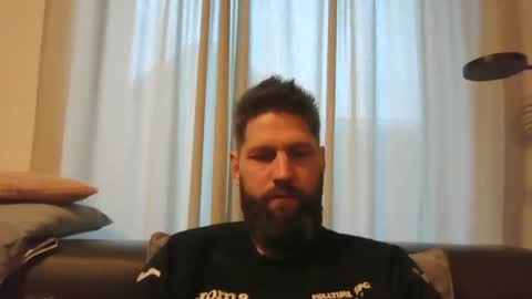 Snapshot of bubblebee1982 chatting on 12-18-24, 08:09 bubblebee1982 online show from 12-18-24, 08:09