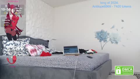 Nylon queen  genuine model who bring pantyhose on chaturbate for first time   the others just copy my room for money  online show from 12-23-24, 10:21