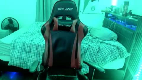 Snapshot of buffsexyman24 chatting on 02-26-25, 02:37 buffsexyman24 online show from 02-26-25, 02:37