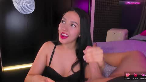 Snapshot of bull_vixen2001 chatting on 10-19-25, 11:16 Bunny and The Rock online show from 10-19-25, 11:16