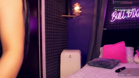 Snapshot of bull_vixen2001 chatting on 11-27-25, 12:18 Bunny and The Rock online show from 11-27-25, 12:18