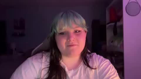 Snapshot of bumblebeebuzzer chatting on 02-18-25, 12:59 bumblebeebuzzer online show from 02-18-25, 12:59