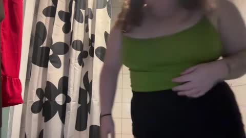 Snapshot of bumblebeebuzzer chatting on 02-24-25, 04:27 bumblebeebuzzer online show from 02-24-25, 04:27