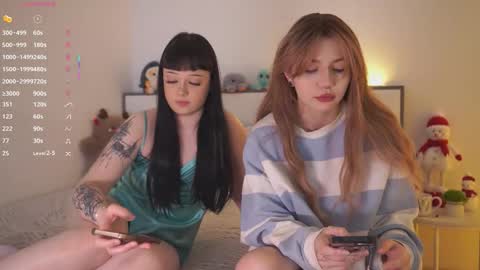 Snapshot of bunbunnys1 chatting on 01-08-26, 07:54 Kim and Mila online show from 01-08-26, 07:54