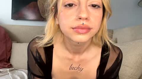 Bunnyaliengirl online show from 02-03-25, 10:21