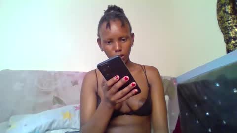 Snapshot of bunnydiva_ chatting on 10-27-25, 06:12 bunnydiva_ online show from 10-27-25, 06:12