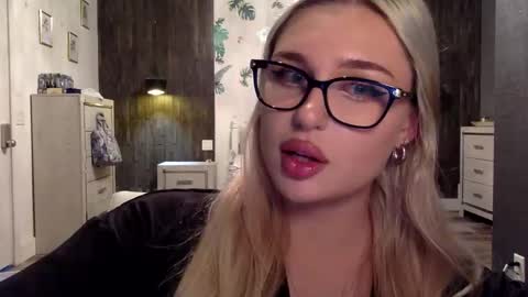 Snapshot of bunnykhalessi chatting on 10-17-25, 02:26 OnlyFans BunnyKhalessi online show from 10-17-25, 02:26