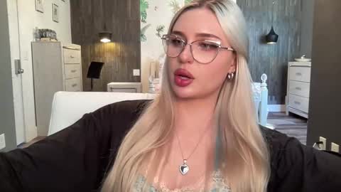 Snapshot of bunnykhalessi chatting on 10-20-25, 09:59 OnlyFans BunnyKhalessi online show from 10-20-25, 09:59