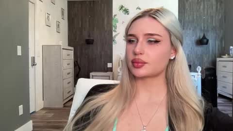 Snapshot of bunnykhalessi chatting on 10-23-25, 09:13 OnlyFans BunnyKhalessi online show from 10-23-25, 09:13
