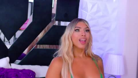 Snapshot of bunnynicolle chatting on 01-09-25, 07:40 ONLYFANS online show from 01-09-25, 07:40