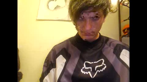 Snapshot of burntbuns710 chatting on 12-14-24, 09:07 LostSingledad online show from 12-14-24, 09:07