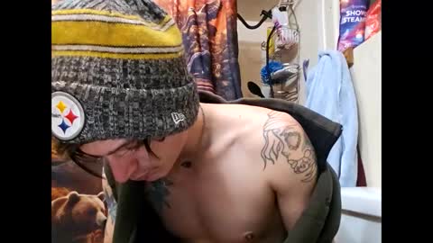 Snapshot of burntbuns710 chatting on 01-28-25, 10:02 LostSingledad online show from 01-28-25, 10:02