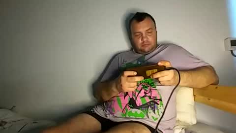 Snapshot of bury703709 chatting on 01-12-25, 03:25 Creazy dad online show from 01-12-25, 03:25