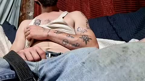 Snapshot of buster18hymen chatting on 09-16-25, 04:24 Buster18Hymen online show from 09-16-25, 04:24