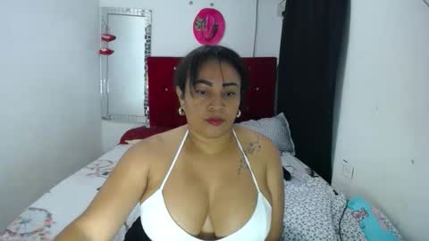 Snapshot of busty_latinax chatting on 12-16-25, 03:22 busty_latinax online show from 12-16-25, 03:22