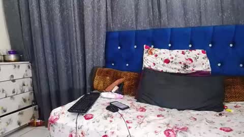 Snapshot of bustybmwx chatting on 10-27-25, 08:18 bustybmwx online show from 10-27-25, 08:18