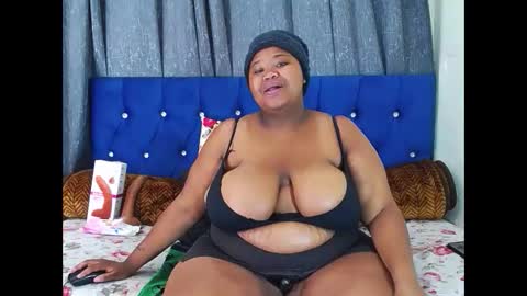 Snapshot of bustybmwx chatting on 10-28-25, 11:36 bustybmwx online show from 10-28-25, 11:36