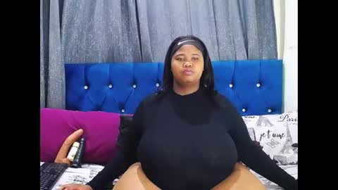 Snapshot of bustybmwx chatting on 11-11-25, 12:10 bustybmwx online show from 11-11-25, 12:10