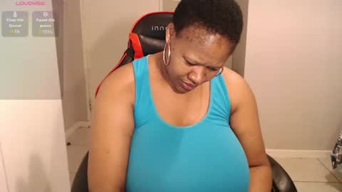 Snapshot of bustylisa85 chatting on 12-14-25, 05:13 lisa online show from 12-14-25, 05:13