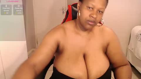 Snapshot of bustylisa85 chatting on 01-13-26, 01:05 lisa online show from 01-13-26, 01:05