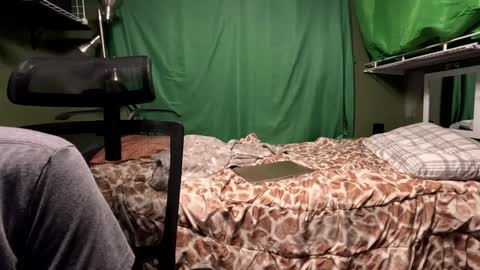 Snapshot of buttheadltd chatting on 01-04-25, 09:00 Butthead LTD online show from 01-04-25, 09:00