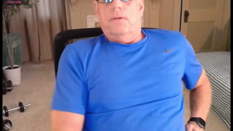 Snapshot of buttnakedfun954737 chatting on 10-10-25, 04:50 Miles online show from 10-10-25, 04:50