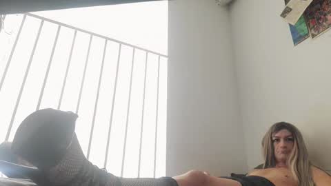 Snapshot of buttsluttwhore chatting on 02-09-25, 06:26 HannahWreckshin online show from 02-09-25, 06:26