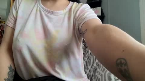 Snapshot of buymeboobies chatting on 02-20-25, 03:19 buymeboobies online show from 02-20-25, 03:19