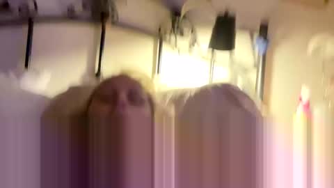 bw696991188279 online show from 10-09-25, 12:03
